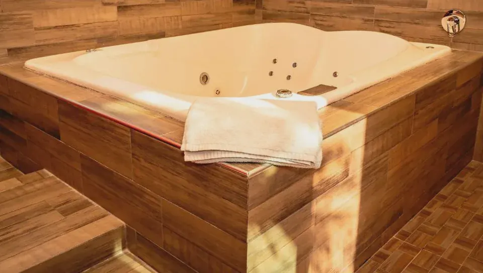 Private spa bath in a suite at Hotel Taxaha